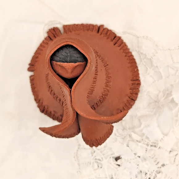 Handmade Pegi Z. AMOX Clay Sculpture – Southwest Robed Figure - Picture 9 of 9